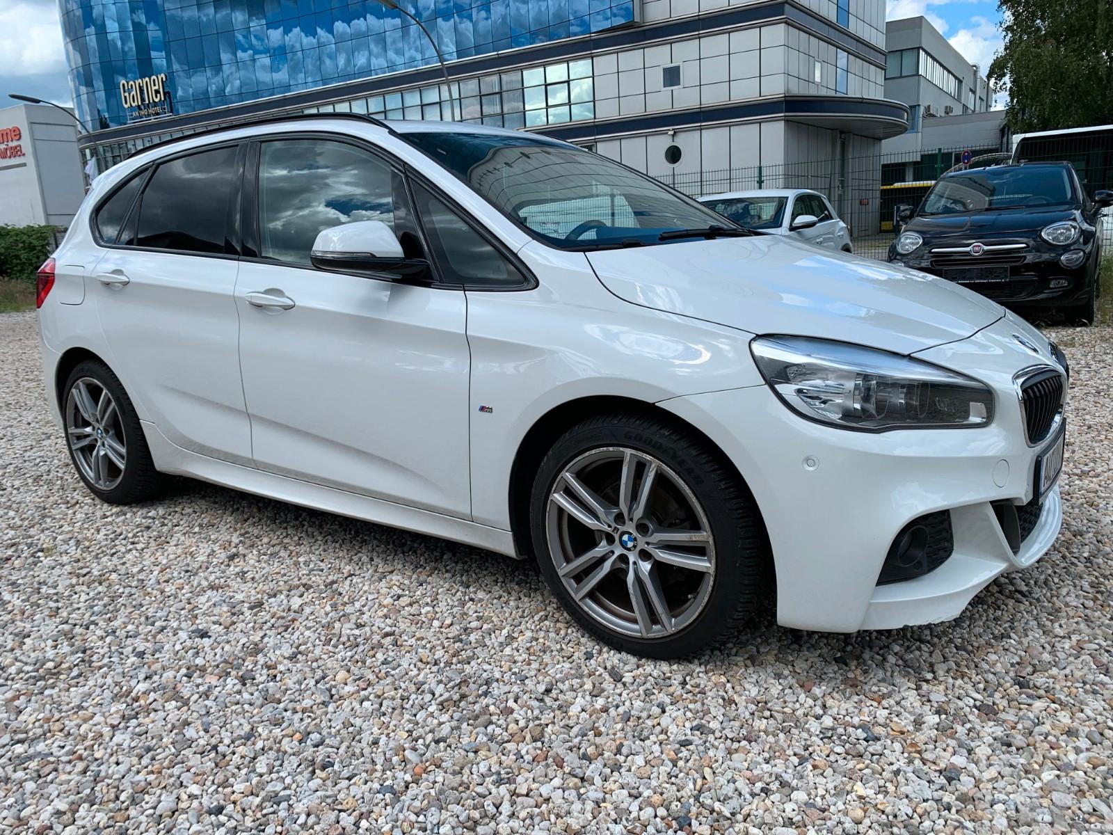 BMW 218d Active Tourer M Sport * Scheckheft bei BMW