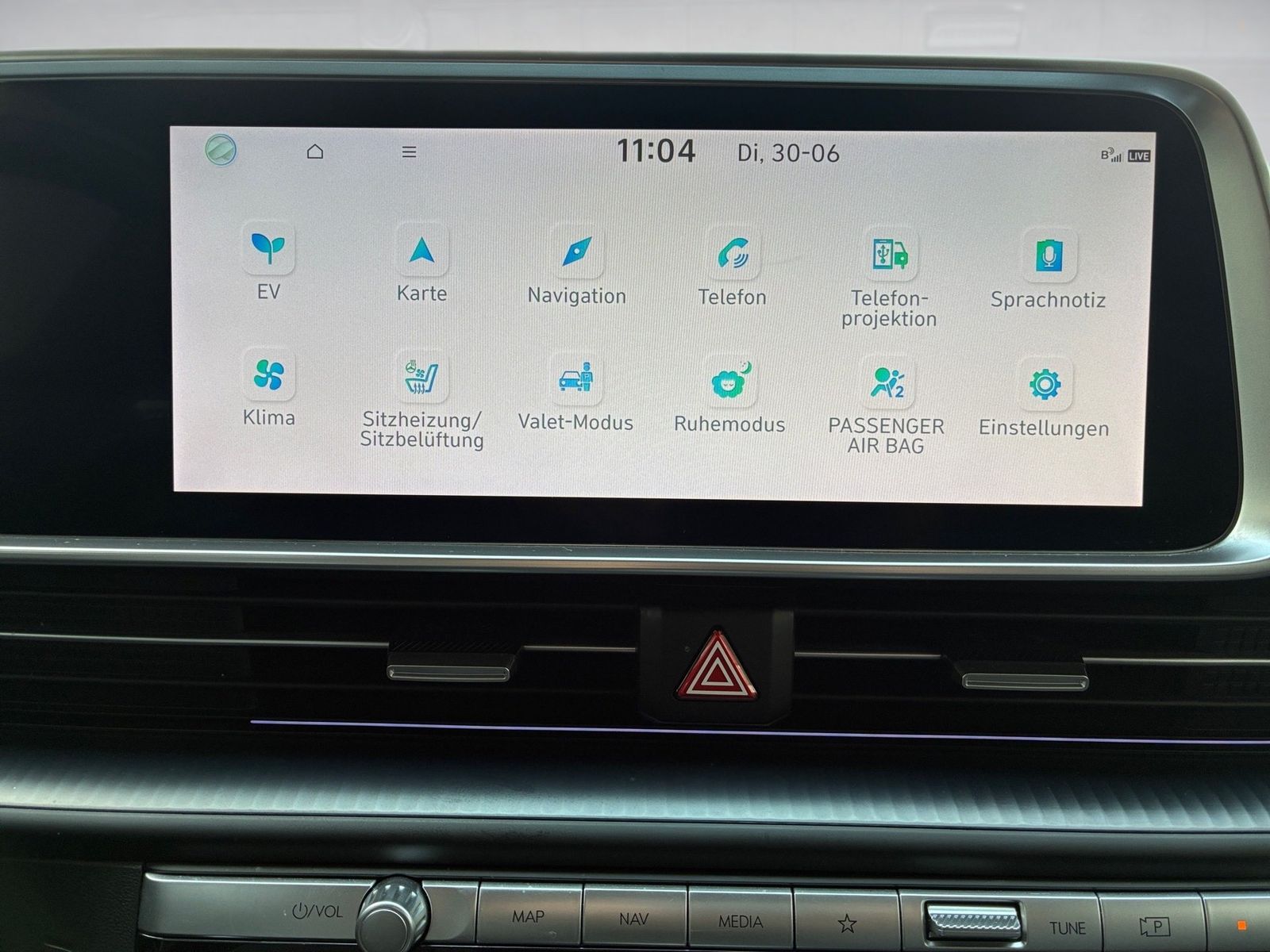 Fahrzeugabbildung Hyundai Ioniq 6 Elektro 77 Uniq 360,HUD,KlimaA,LED,Navi