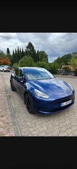 Tesla Model Y SR - gepflegt, unfallfrei - Tesla Model Y in Bielefeld