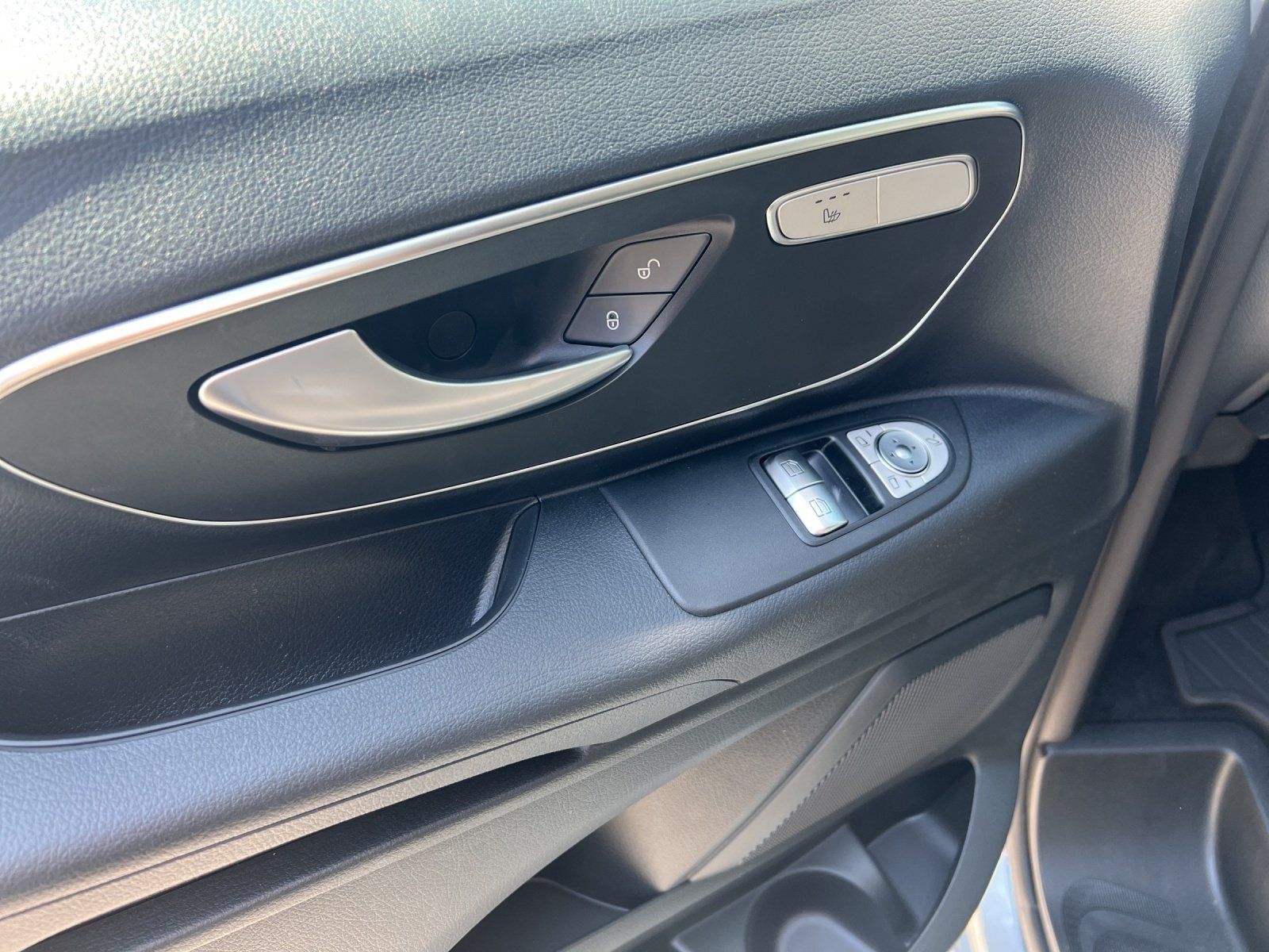 Fahrzeugabbildung Mercedes-Benz Vito 119 Tourer Sport-Paket AHK Thermotronik Nav