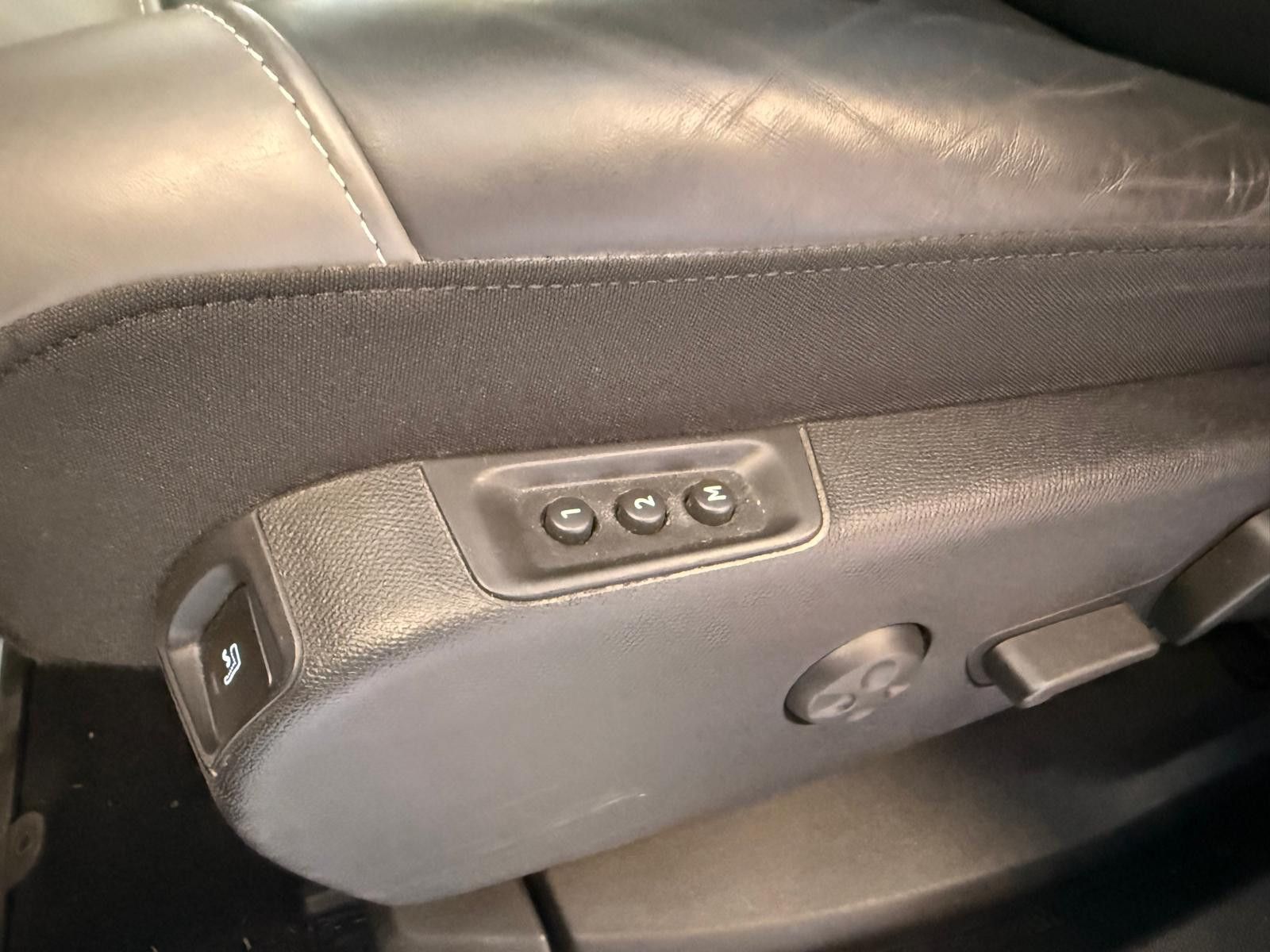 Fahrzeugabbildung Citroën C5 Aircross Hybrid/PANORAMA/LEDER/NAVI/KAMERA