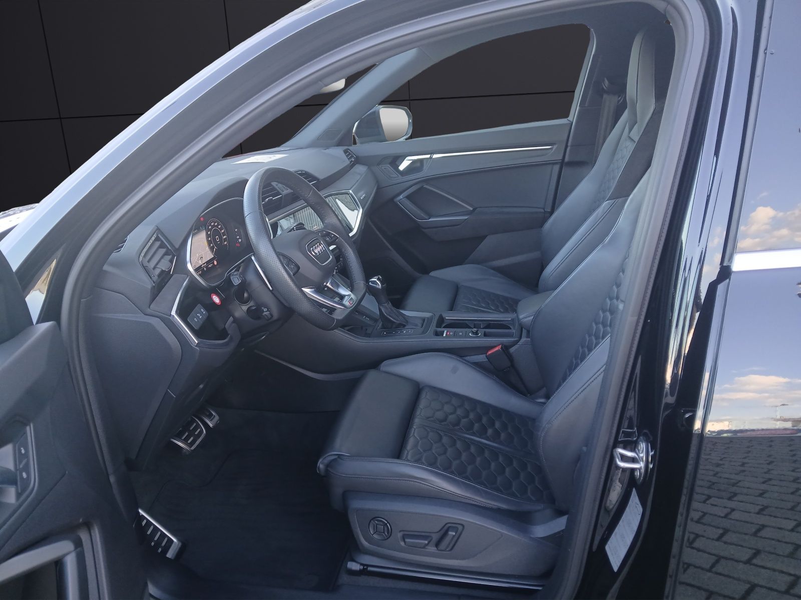 Fahrzeugabbildung Audi RS Q3 Sportback TFSI quattro MATRIX ACC 21" B&O