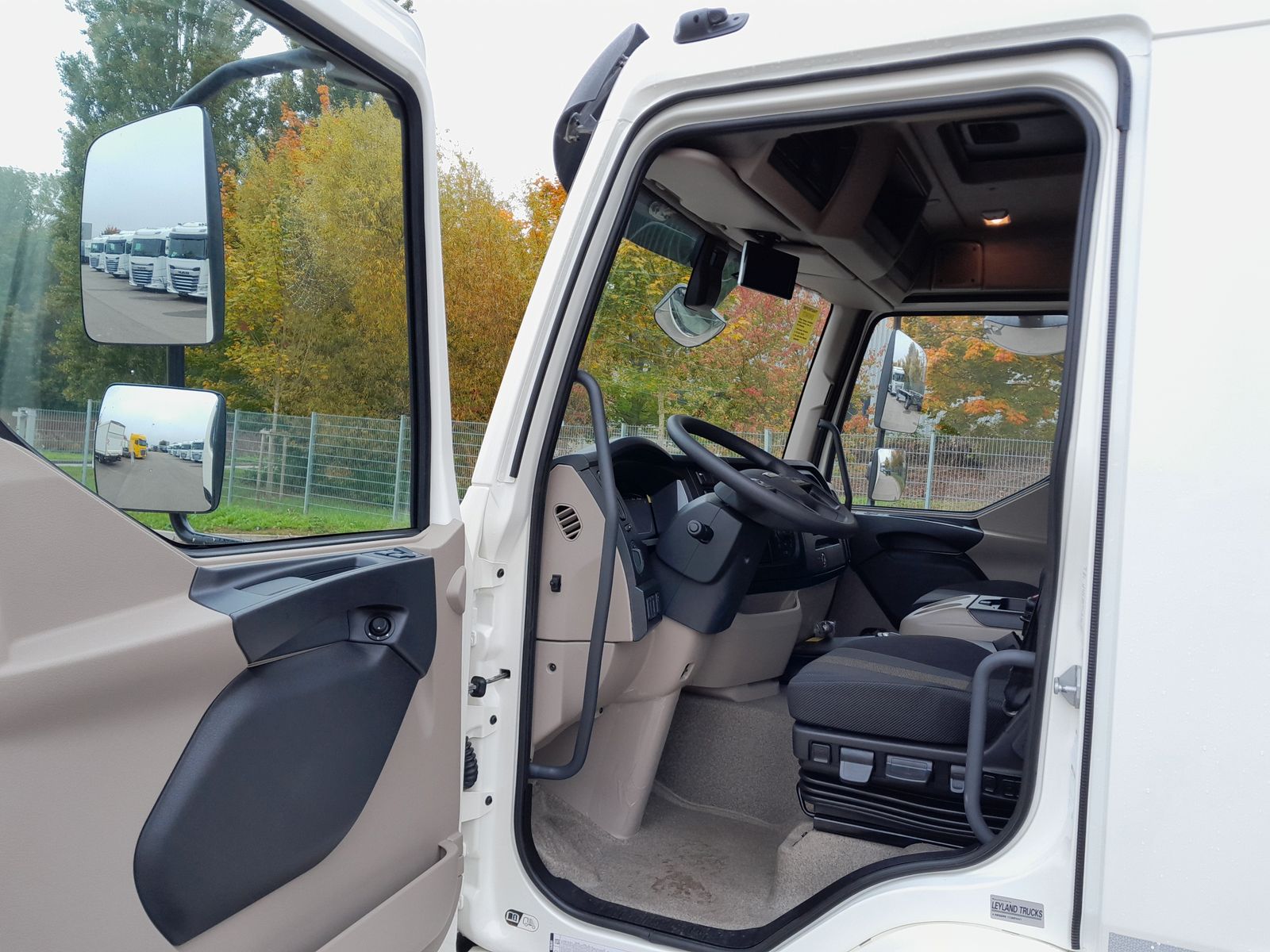 Fahrzeugabbildung DAF FA XB 230 12t