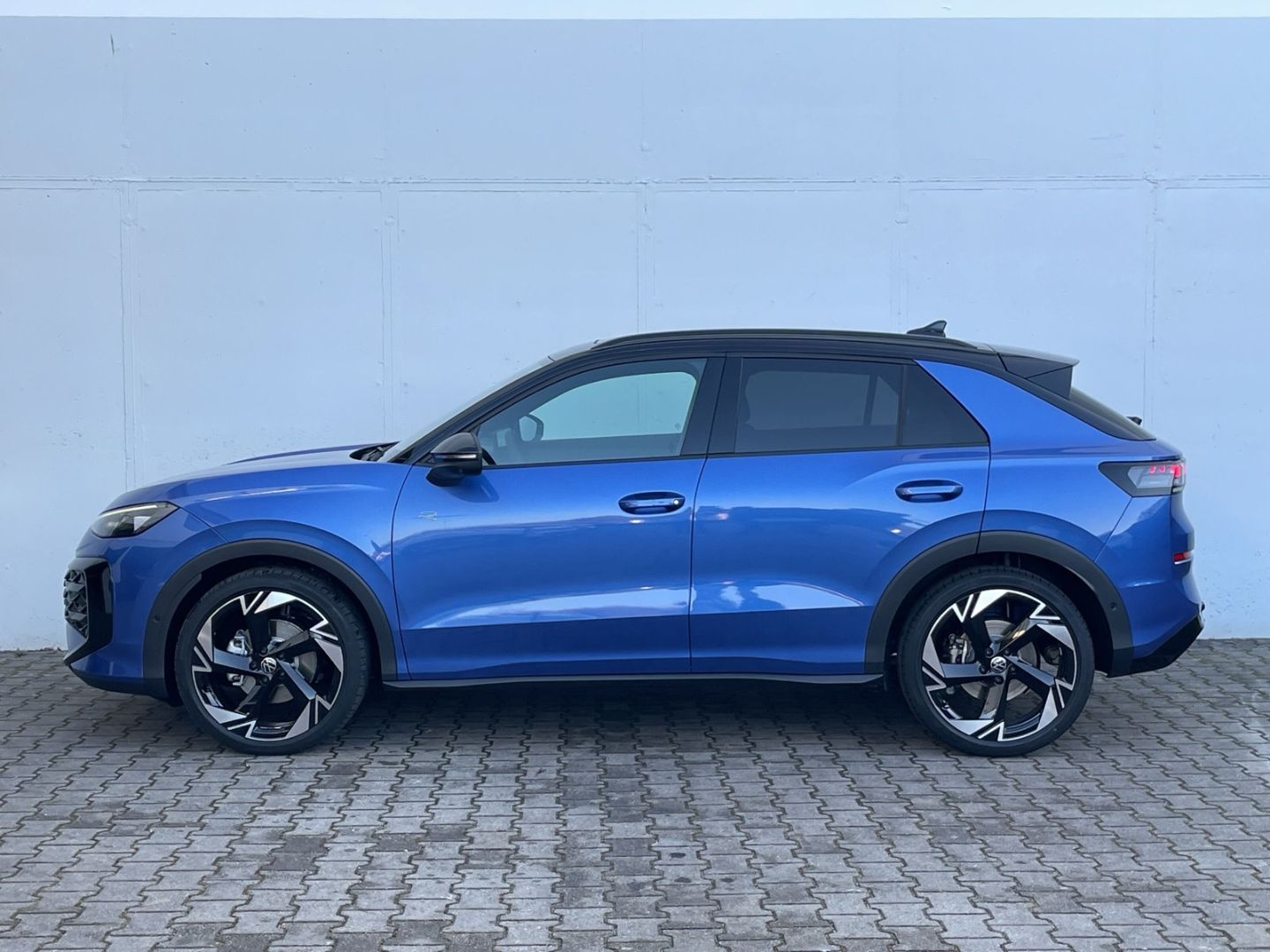 T-Roc R-Line 1.5 eTSI IQ.LIGHT/HUD/AHK/Pano/H&K 