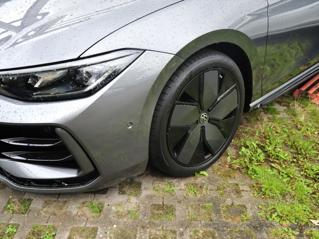 Volkswagen Passat Variant 2.0 TDI R-Line Navi Pano AHK HuD foto 4