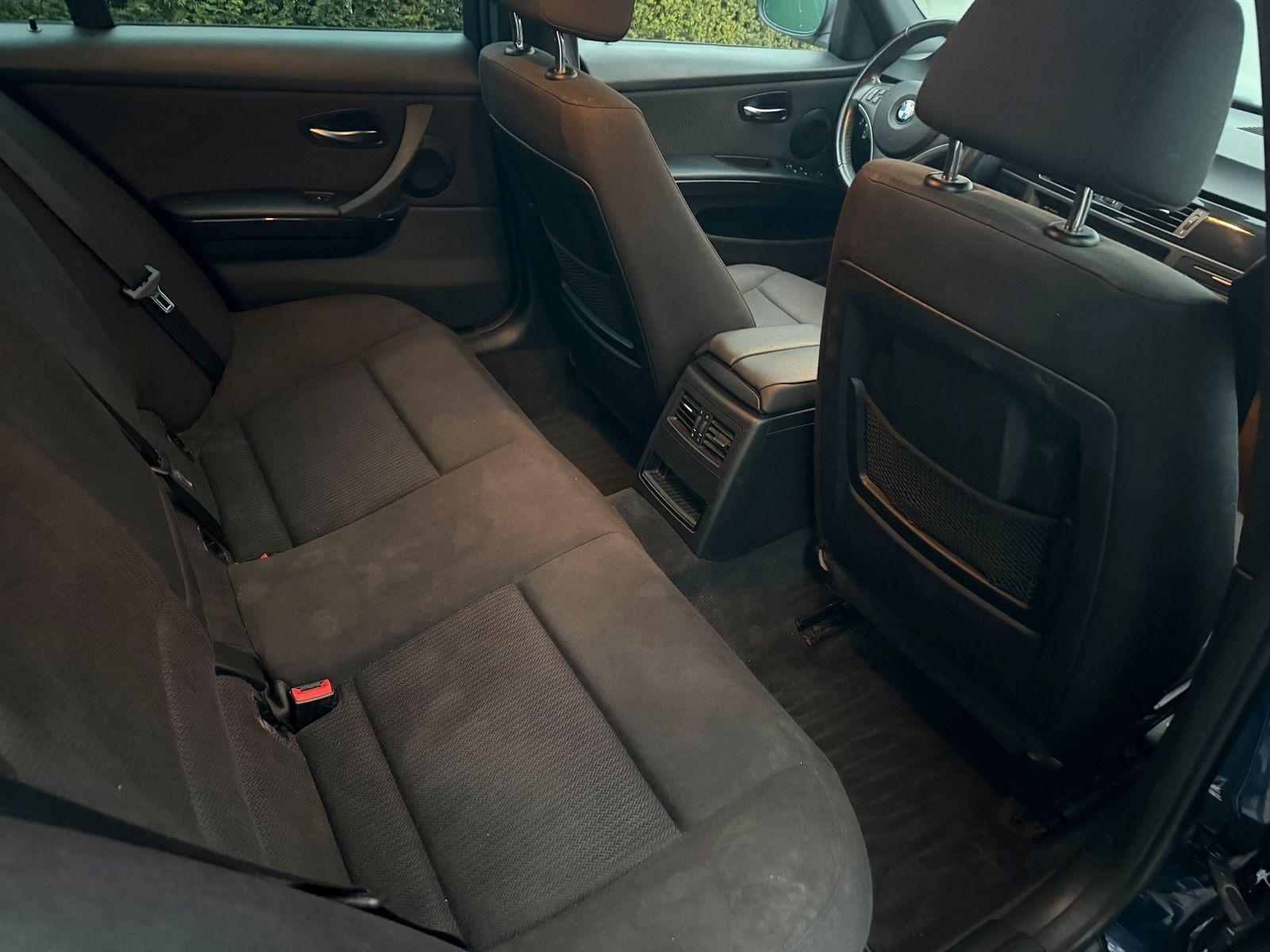 BMW 320 2011 — photo 10