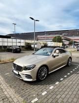 Mercedes-Benz E 300 Autom. - - mit Benzin-Antrieb: Coupe, Gold