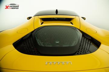 صورة 9 لـ 2021 Ferrari SF90