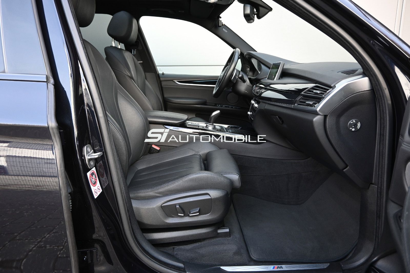 Fahrzeugabbildung BMW X5 xDrive30d M-Sport °ACC°AHK°STANDHEIZ°PANO°HUD