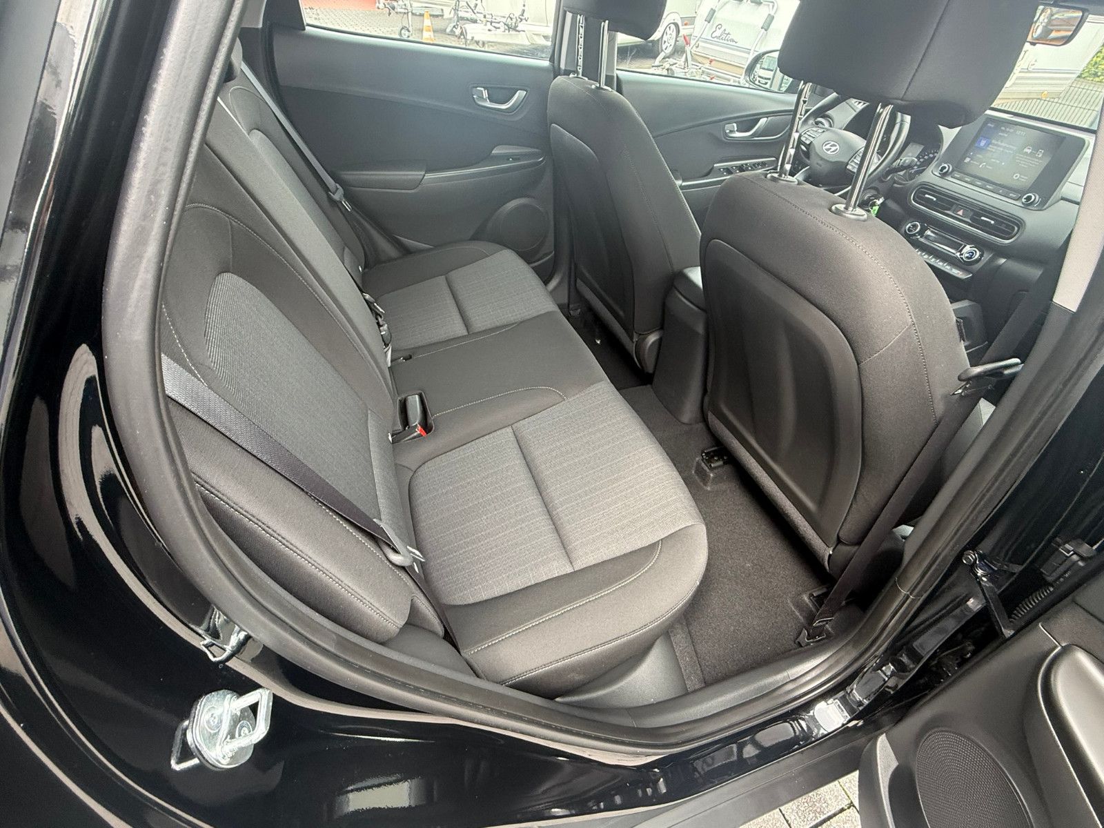 Fahrzeugabbildung Hyundai Kona Select KLIMAAUTO APPLE SITZHEIZ. ALLWETTER