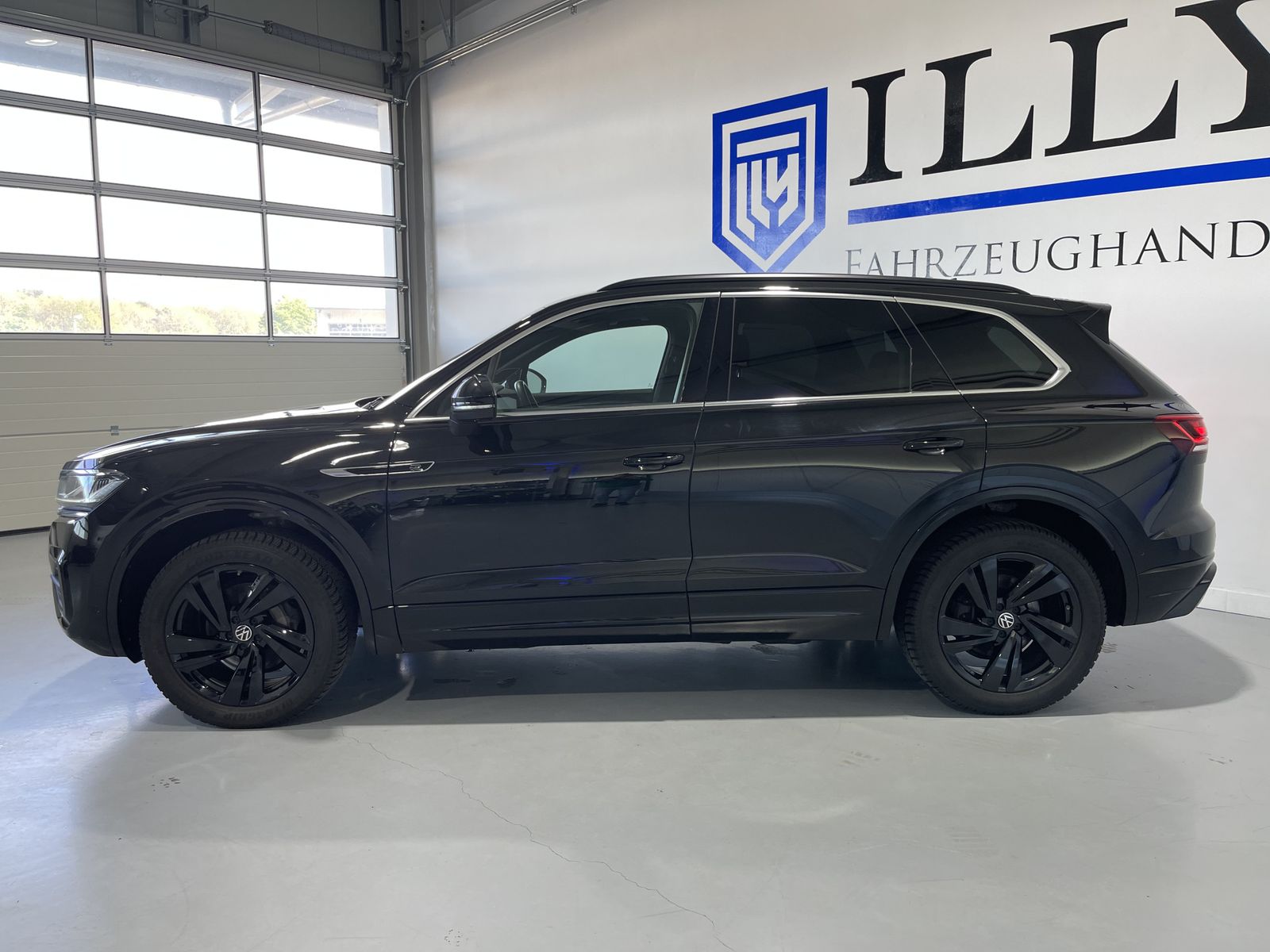 Fahrzeugabbildung Volkswagen Touareg 3.0 TDI*R-Line*4Motion*AHK*Leder*Pano*