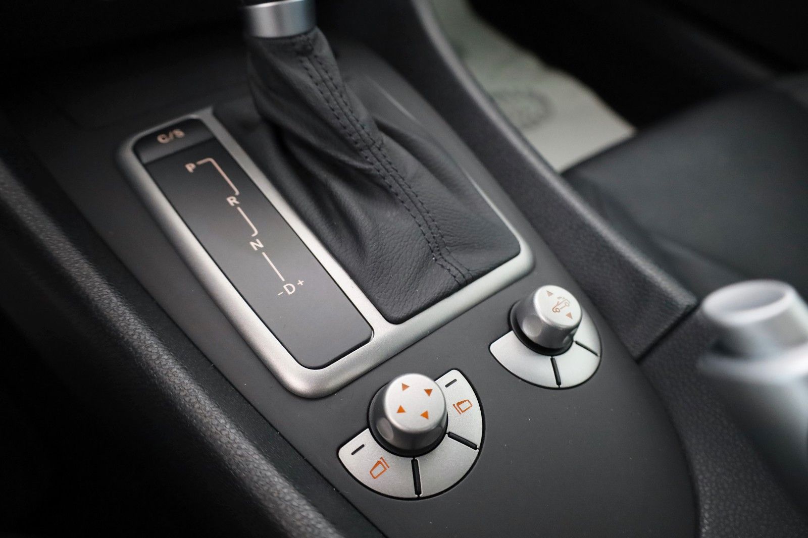 Fahrzeugabbildung Mercedes-Benz SLK 200 Kompressor Roadster Leder,Navi,Airscarf