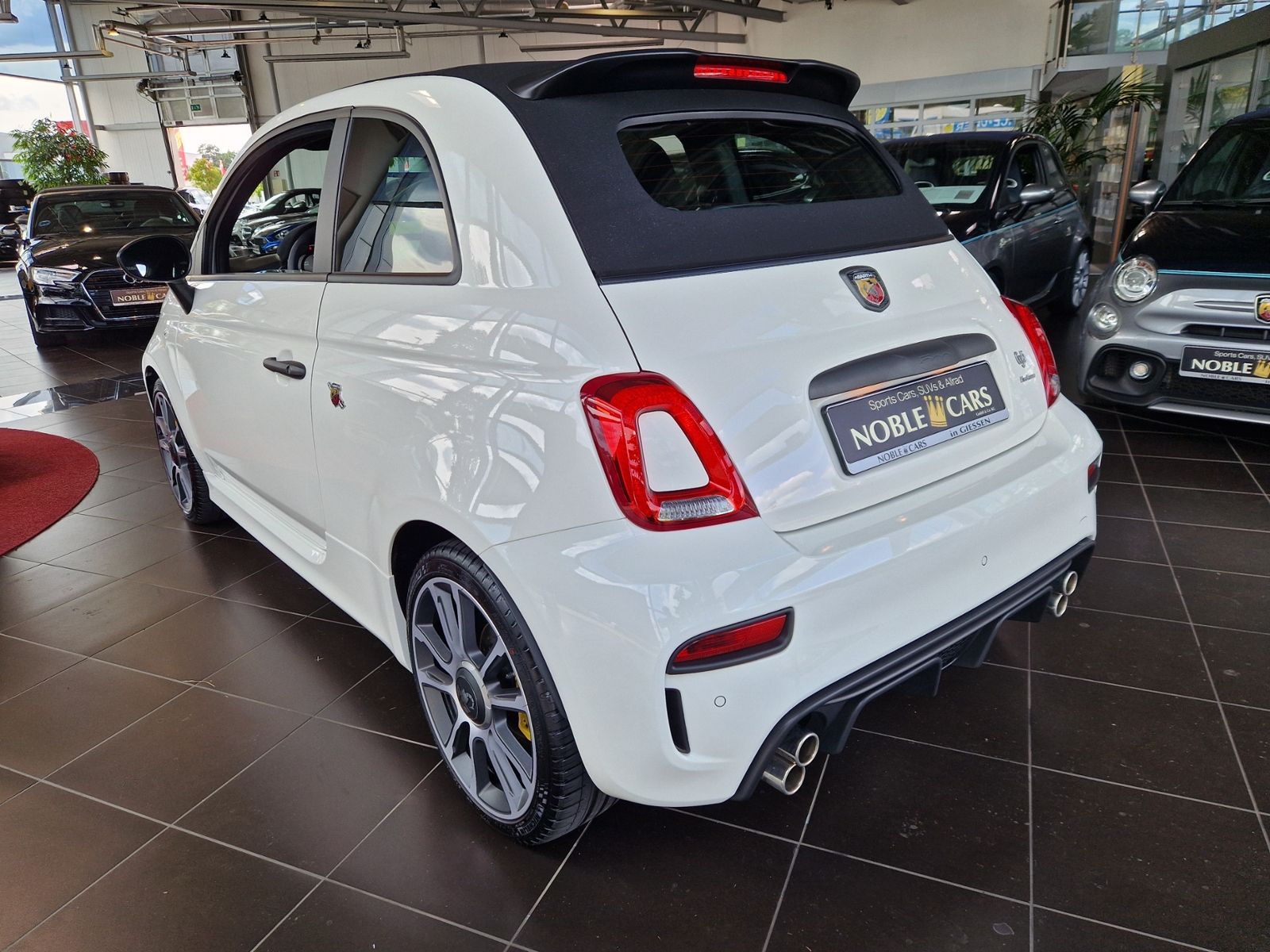 Fahrzeugabbildung Abarth 695C Turismo BEATS NAVI LEDER