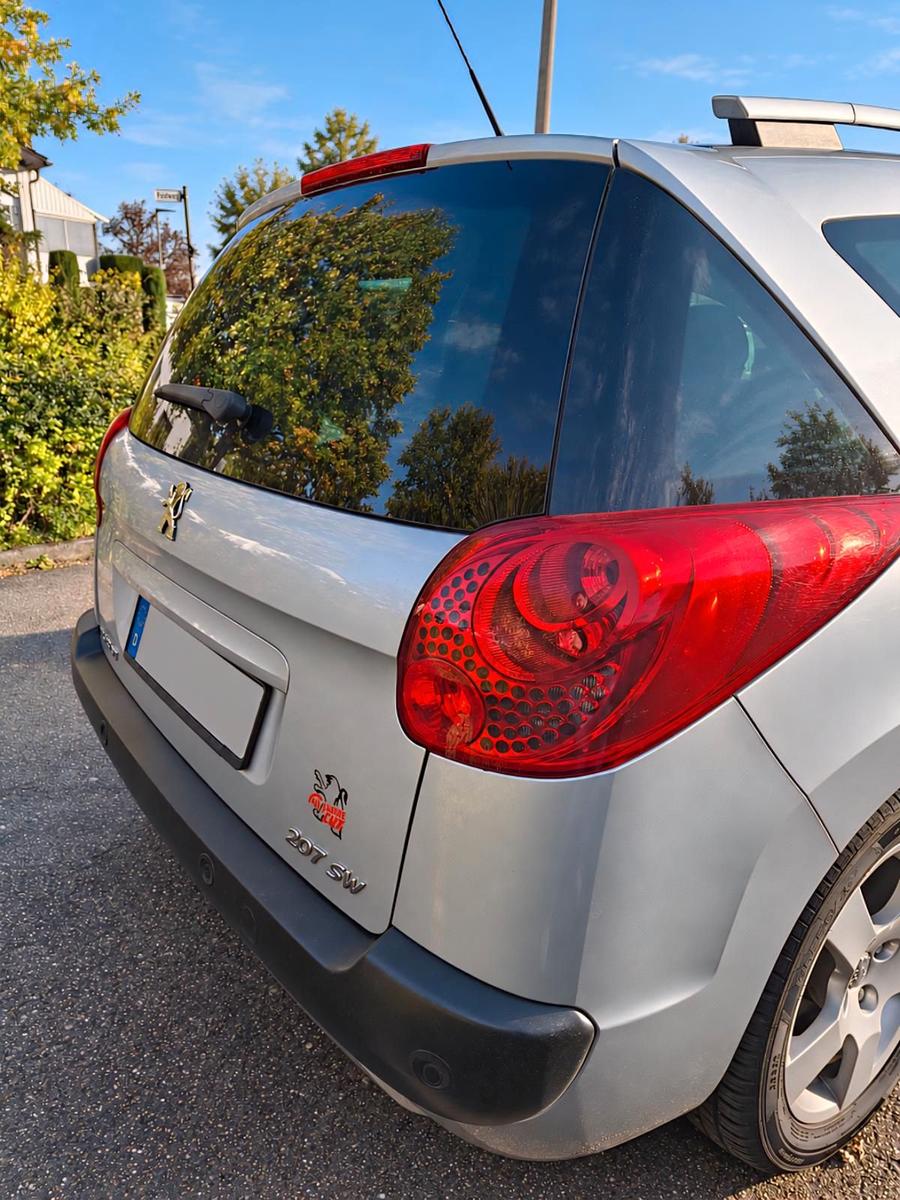 Peugeot 207 2012 — photo 12