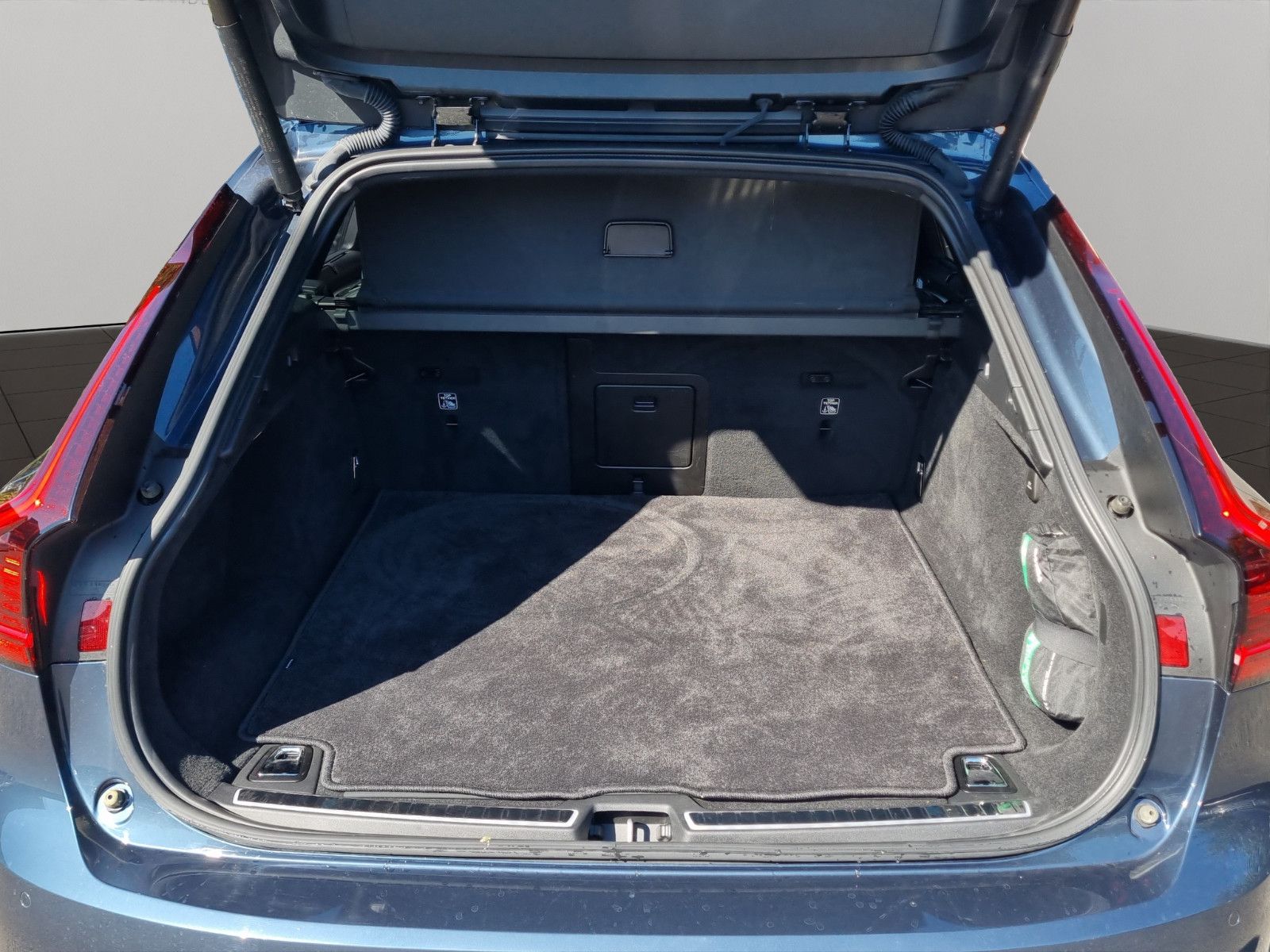 Volvo V90 B6 R-Design AWD XENIUM/PANO/WINTER PRO/4C/BW foto 14