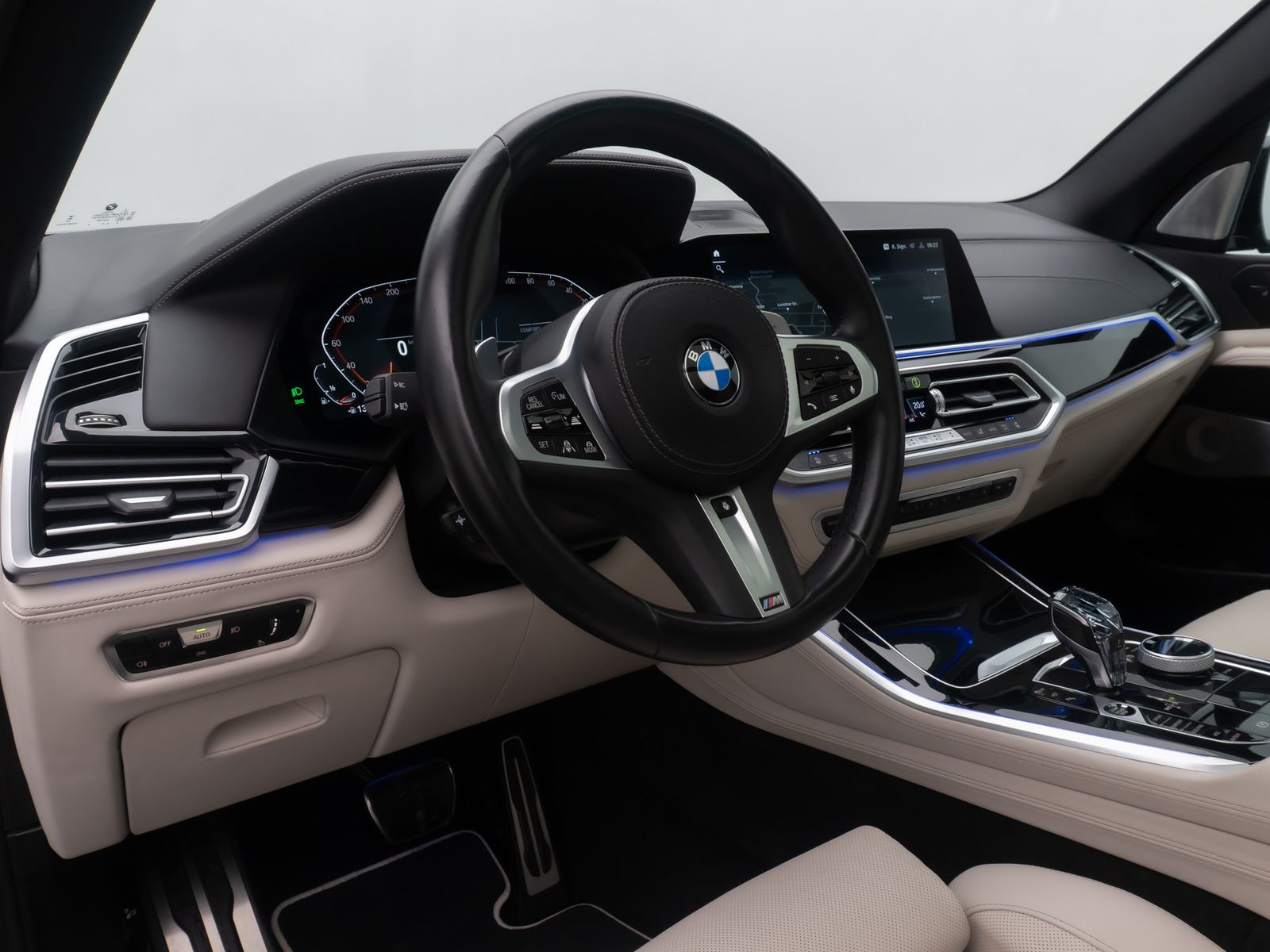 Fahrzeugabbildung BMW X5 xD40i M Sport FondEnt Massage Individual Voll