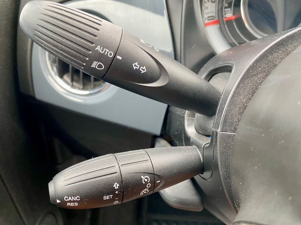 Fahrzeugabbildung Fiat 500 C 1.2 Dualogic Lounge PDC KLIMA ALU CARPLAY