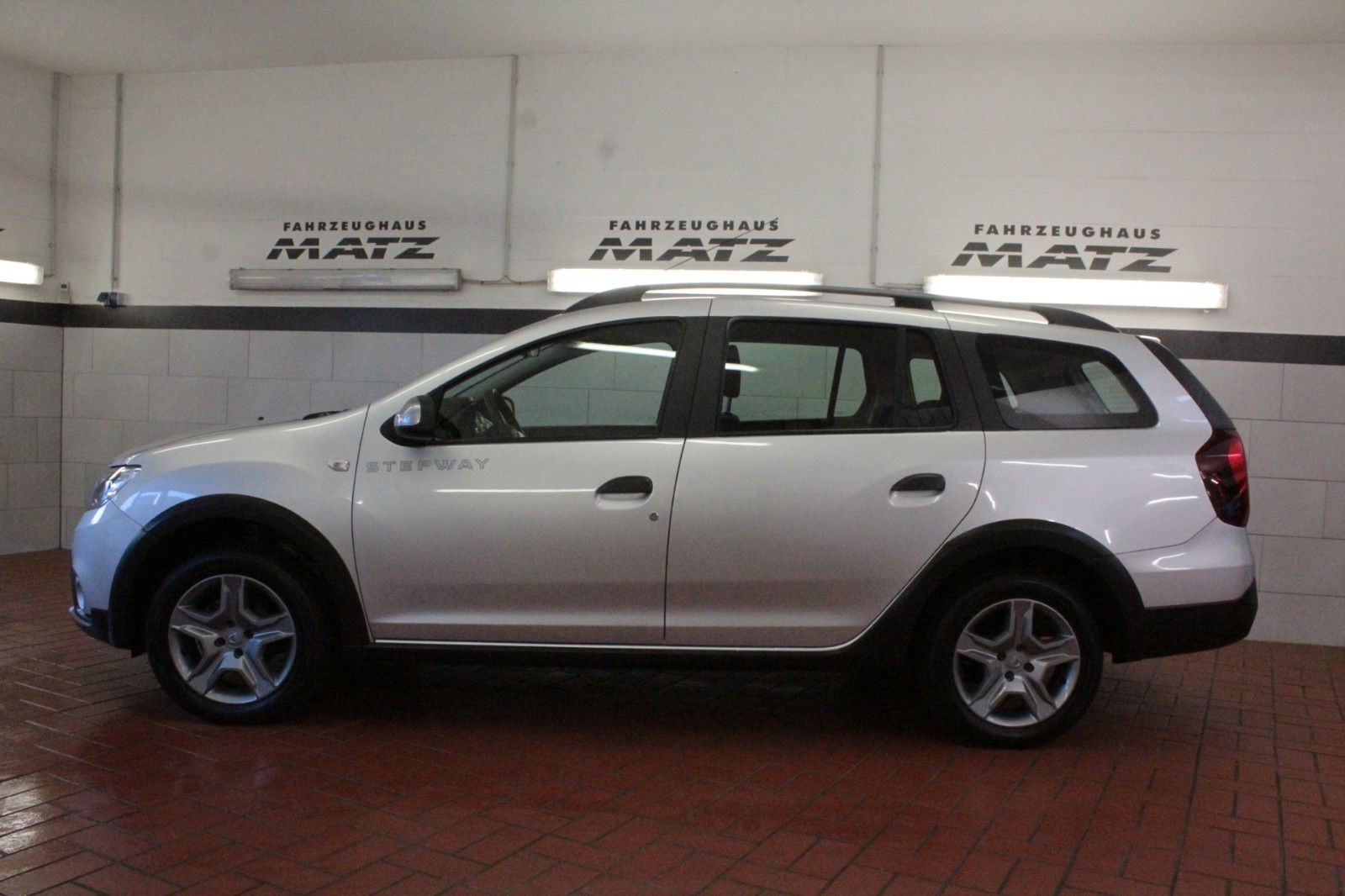 Fahrzeugabbildung Dacia Logan MCV TCe90 Stepway*Navi*Klima*