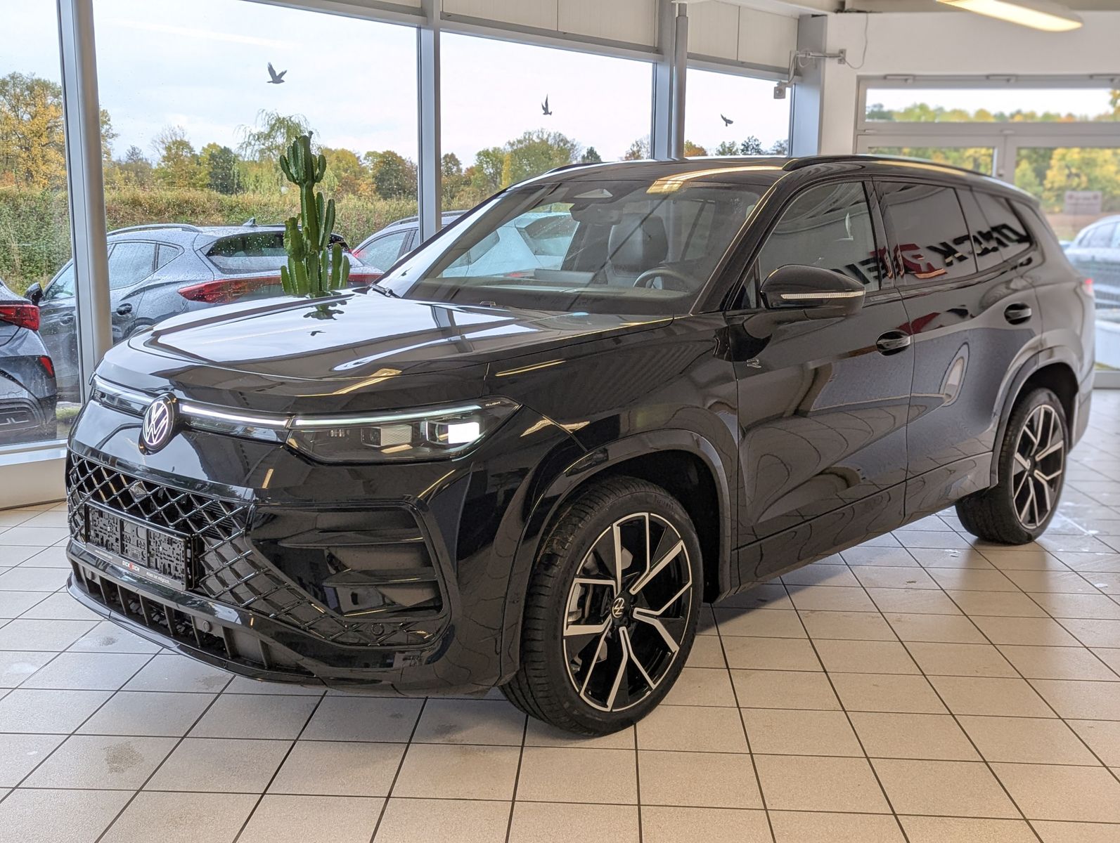 VW Tayron 2.0 R-Line Leder Launch Pano Black AHK 20 - Image 3