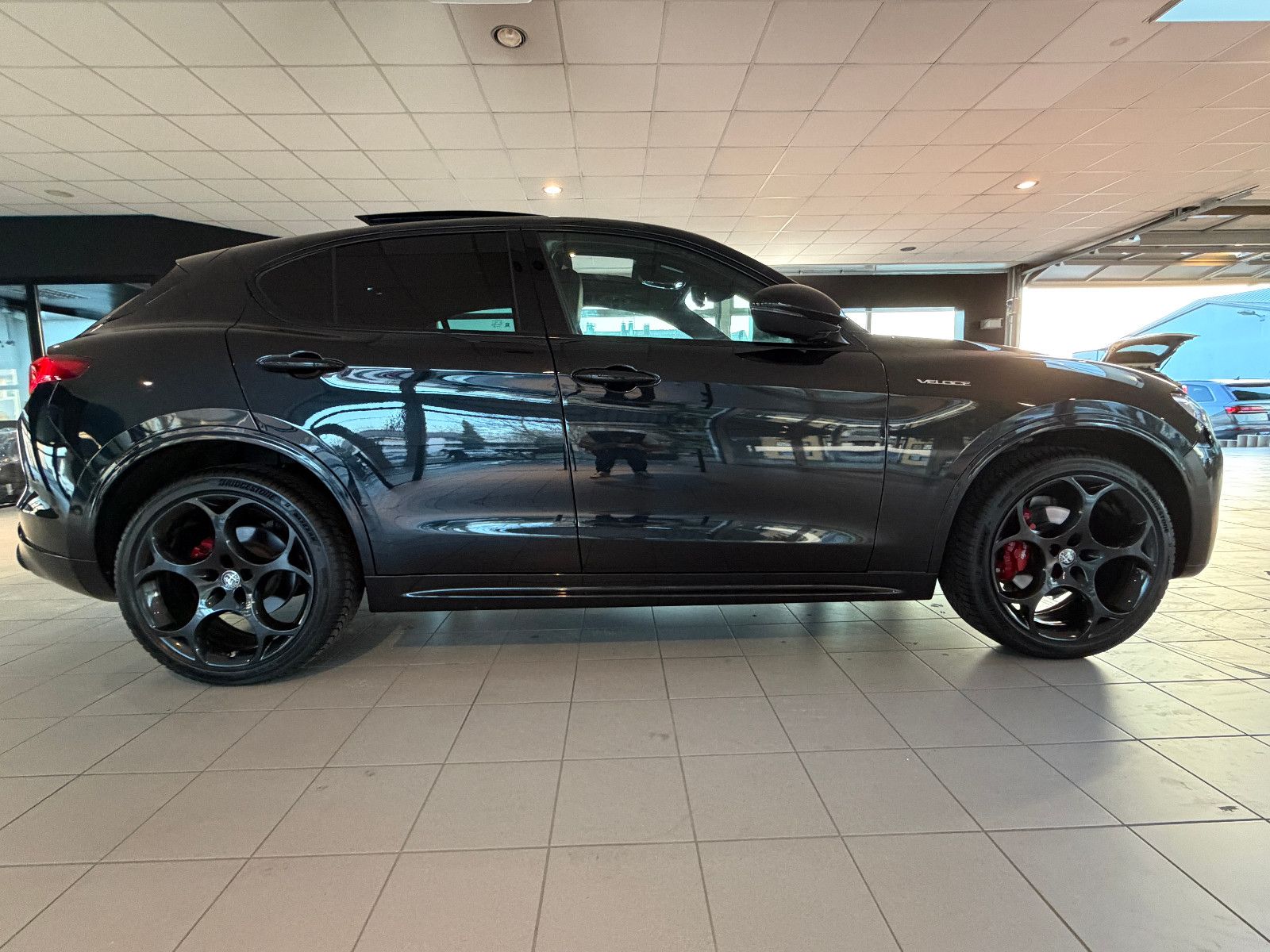 Fahrzeugabbildung Alfa Romeo Stelvio Veloce Q4/PANORAMA/H&K-SOUND/21''ZOLL