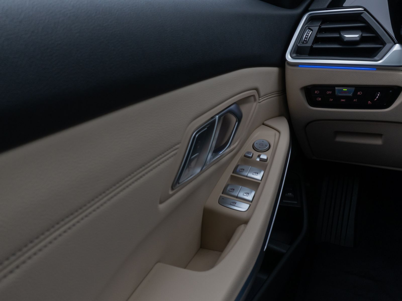 Fahrzeugabbildung BMW 320d xD LuxuryLine Kamera HUD DAB H/K AHK Komfor