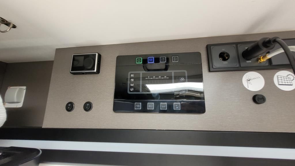 Autohaus Zimpel -  Challenger X250 Dachklima+TV+SAT+Lift77 - Bild 12