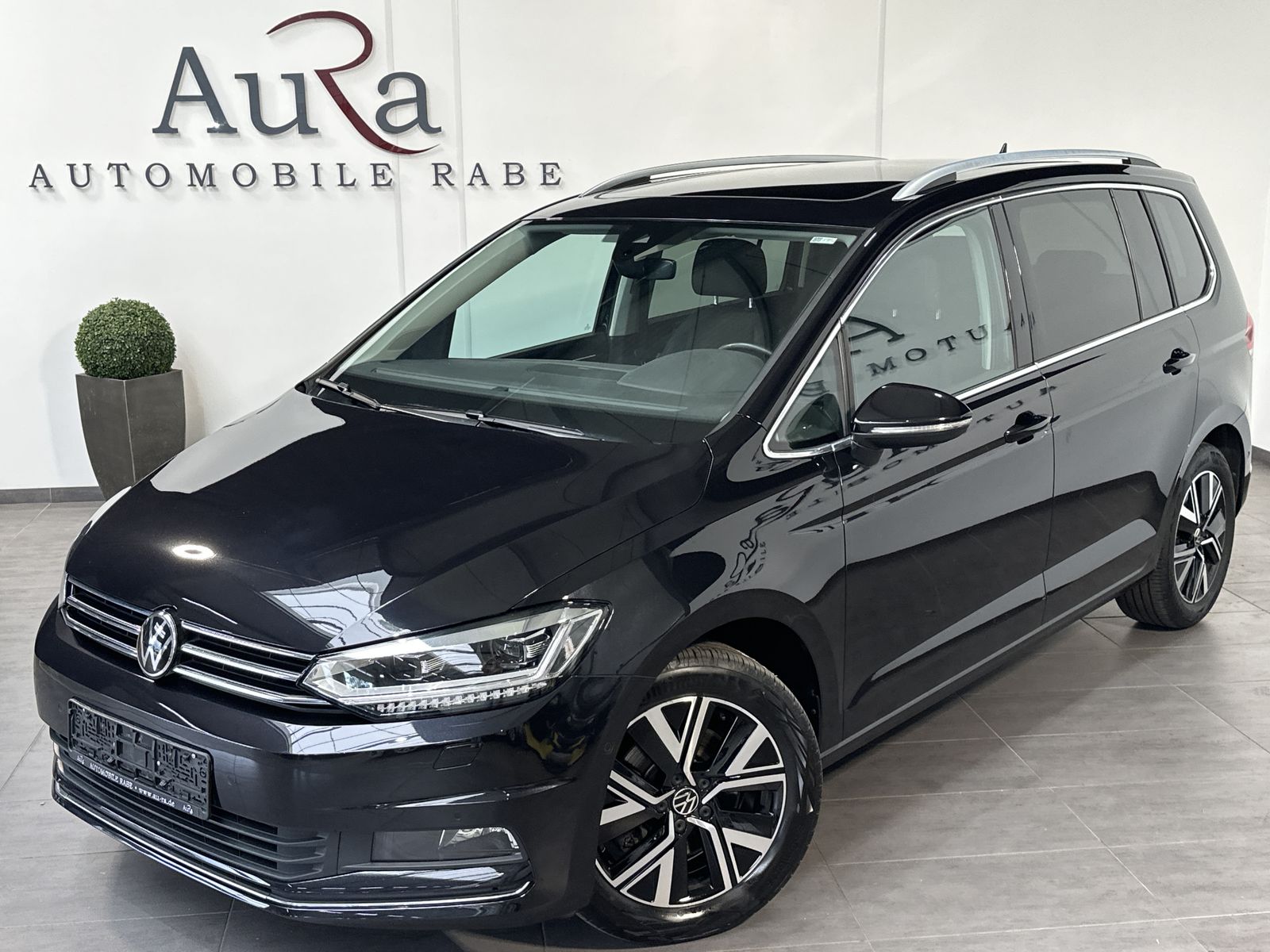 Fahrzeugabbildung Volkswagen Touran 2.0 TDI DSG Highline NAV+LED+ACC+PANO+KAM