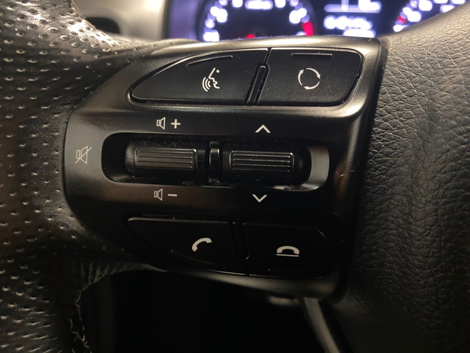 Fahrzeugabbildung Kia Stonic 1.0 T-GDI+KAMERA+ANDROID AUTO+Checkheft++