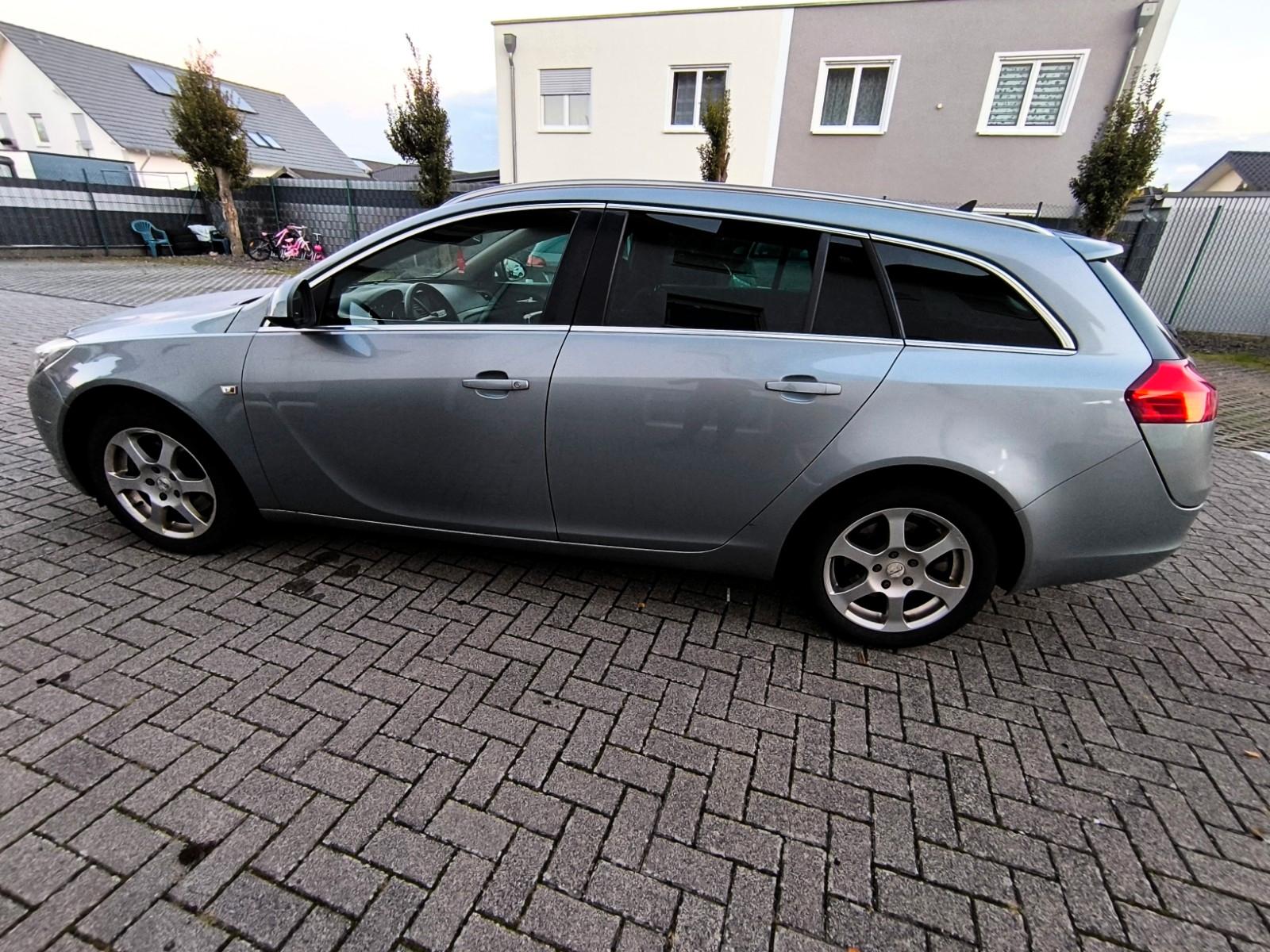 Opel Insignia 2011 — interior