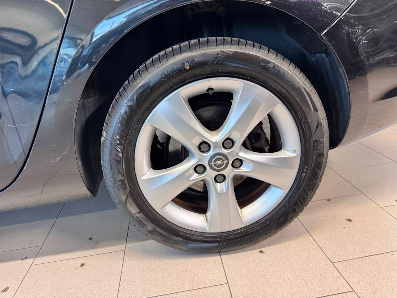 Opel Astra 2012 — photo 7