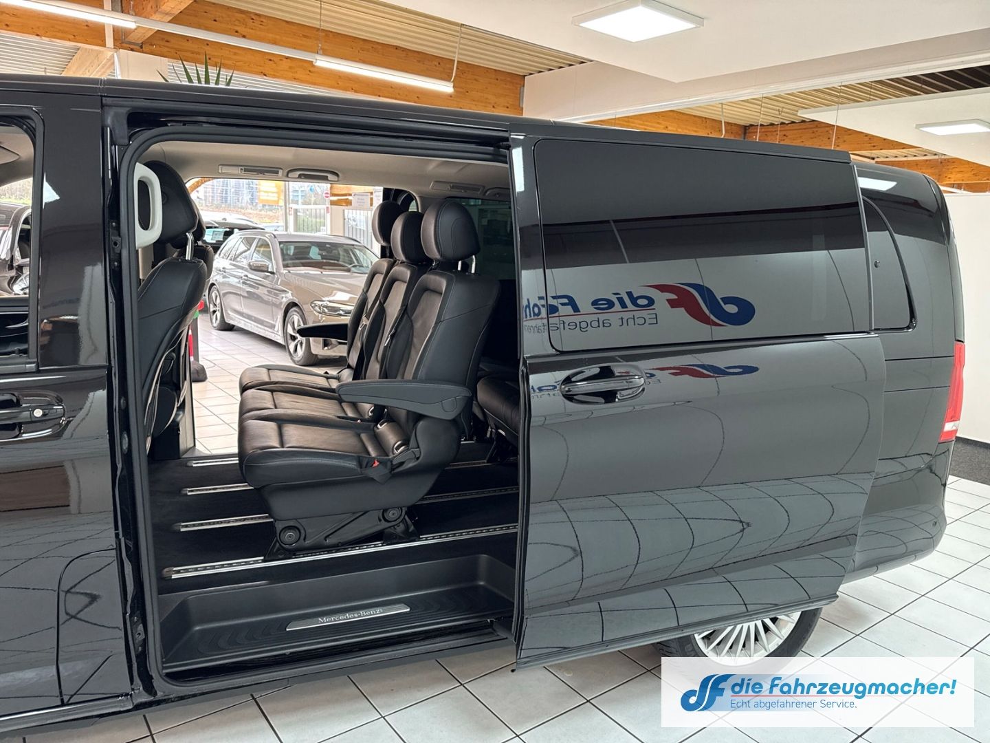 Fahrzeugabbildung Mercedes-Benz V 300 d EDITION extralang Sportpaket AHK-abnehmb