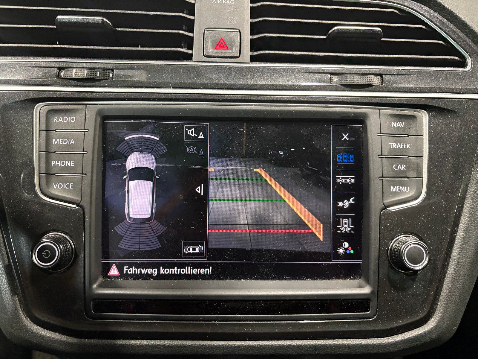 Fahrzeugabbildung Volkswagen Tiguan Highline BMT/4Motion/PANO/ACC/KAMERA/NAVI