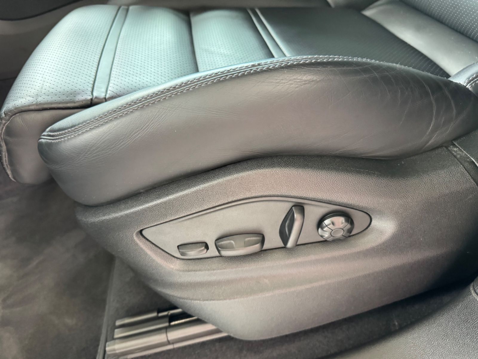 Fahrzeugabbildung Porsche Cayenne Coupe E-Hybrid Platinum Edition