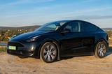 Tesla Model Y Long Range - Allradantrieb mit Dual... - Tesla Model Y: Schiebedach