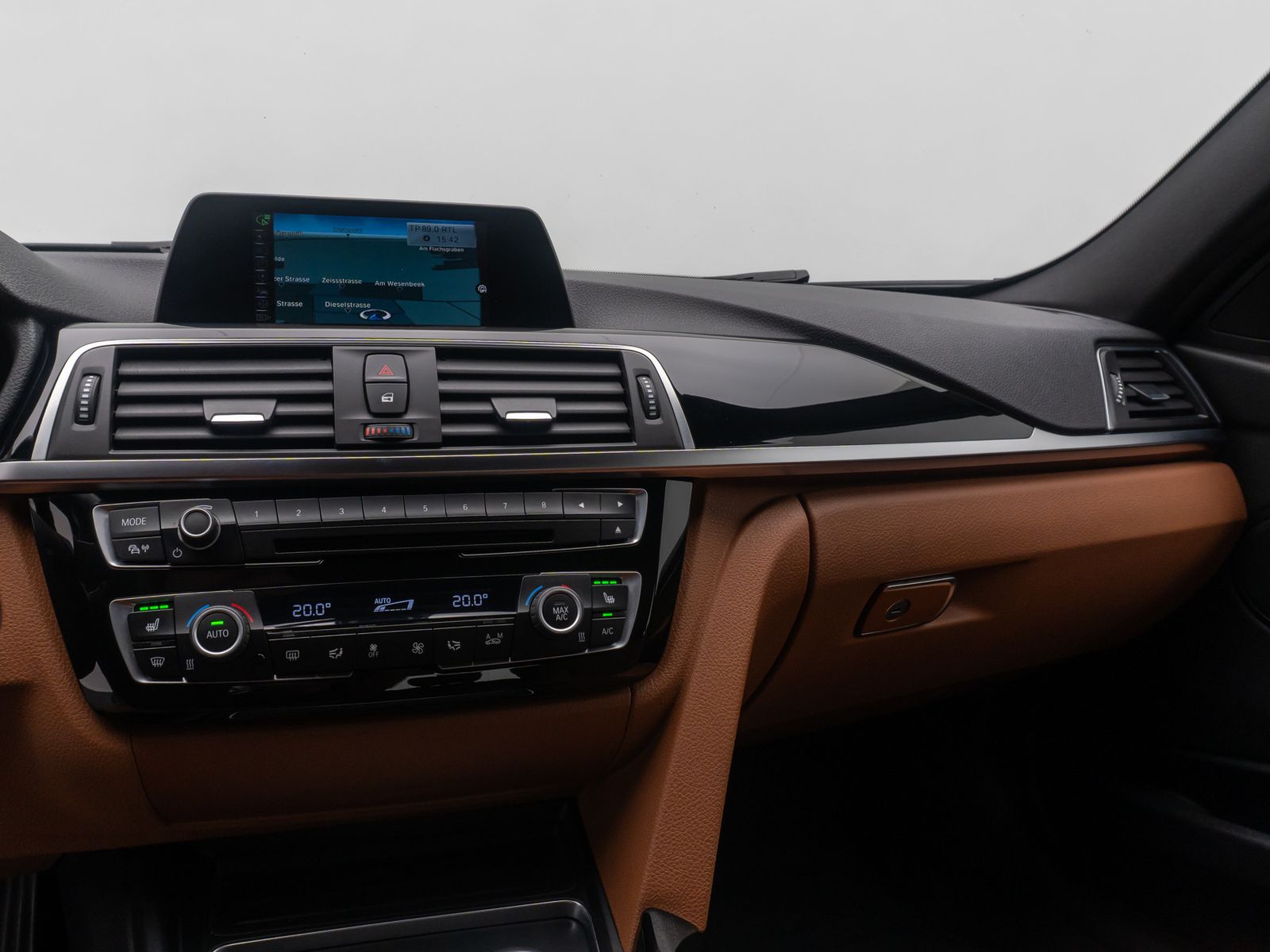 Fahrzeugabbildung BMW 320d Luxury Line HiFi PDC Leder Sportsitz 17Zoll