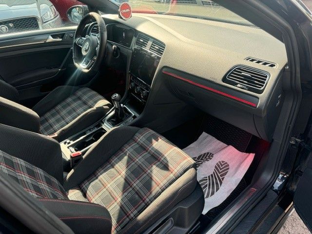 Fahrzeugabbildung Volkswagen Golf VII Lim. GTI Performance LED VIRTUELL