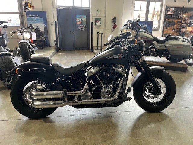 Harley-Davidson FLSL Softail Slim mit Jekill&Hyde Auspuffanlage