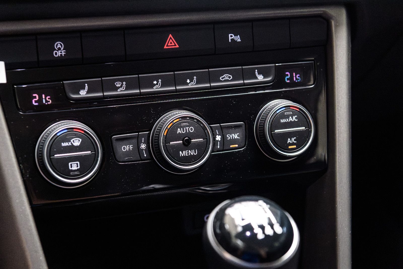 Fahrzeugabbildung Volkswagen T-Roc Style +Bicolor +Navi *GJR+SHZ+LANE ASS