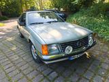 Opel Monza 3,0E  / 5-Gang Getrag / elektr. SHD  / ZV - Opel Monza mit Benzin-Antrieb