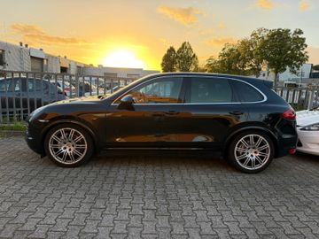 Porsche Cayenne - 2