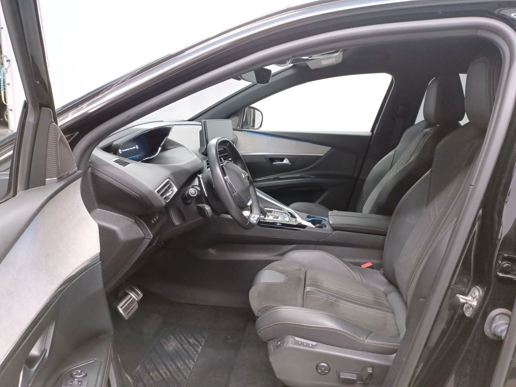 Fahrzeugabbildung Peugeot 5008 GT 1.5D NAVI/LED/SHZ/LEDER/MASSAGE/PARKASS