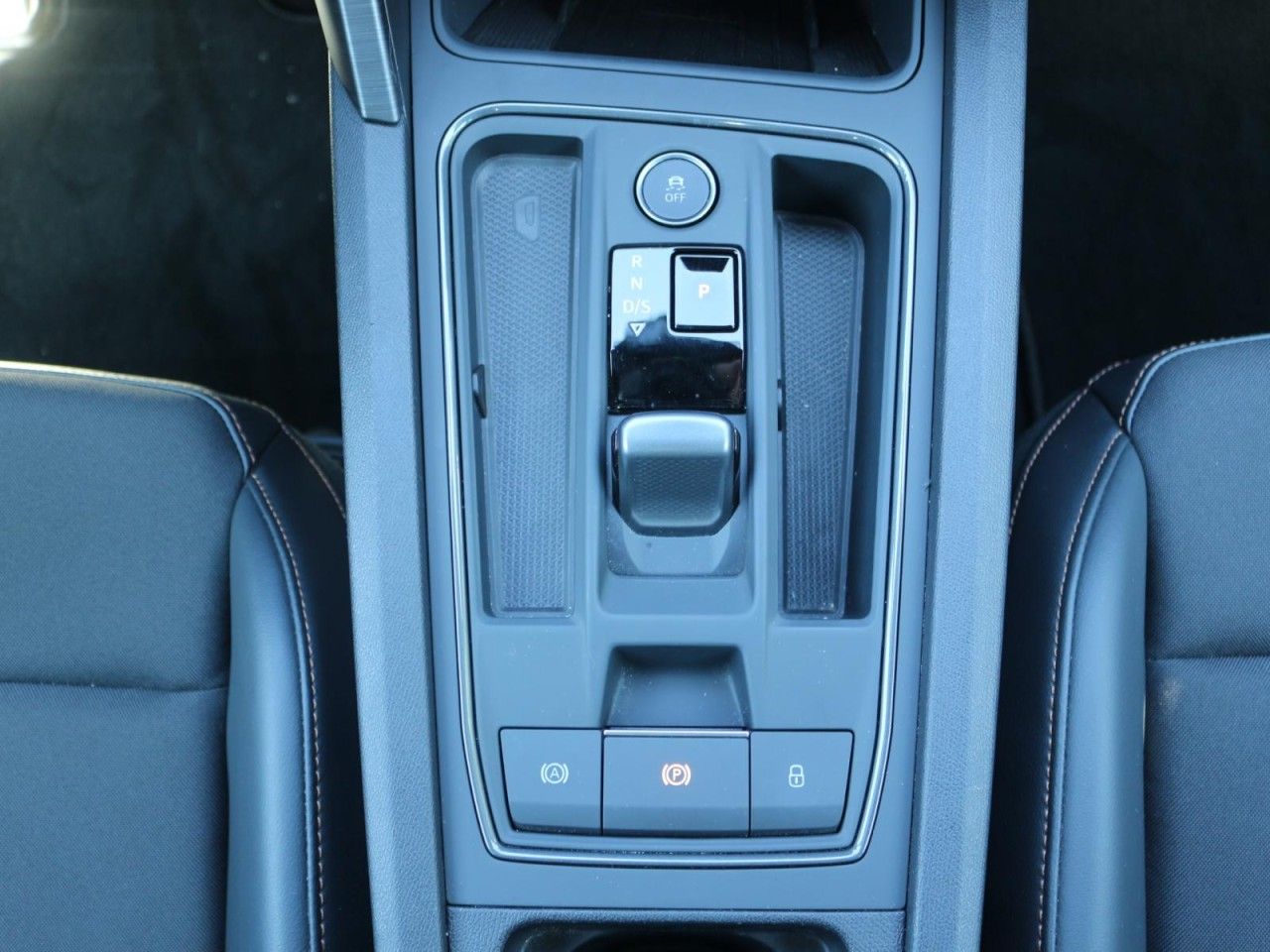 Fahrzeugabbildung CUPRA Formentor VZ e-Hybrid *Schwarz Matt foliert*