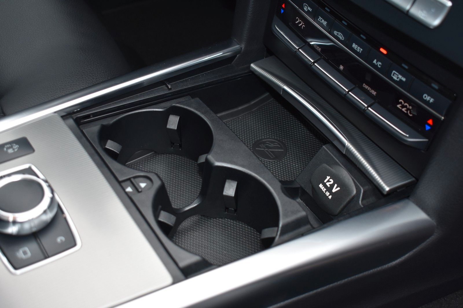 Fahrzeugabbildung Mercedes-Benz E 400 T Edition 4Matic AMG Night-Paket AHK