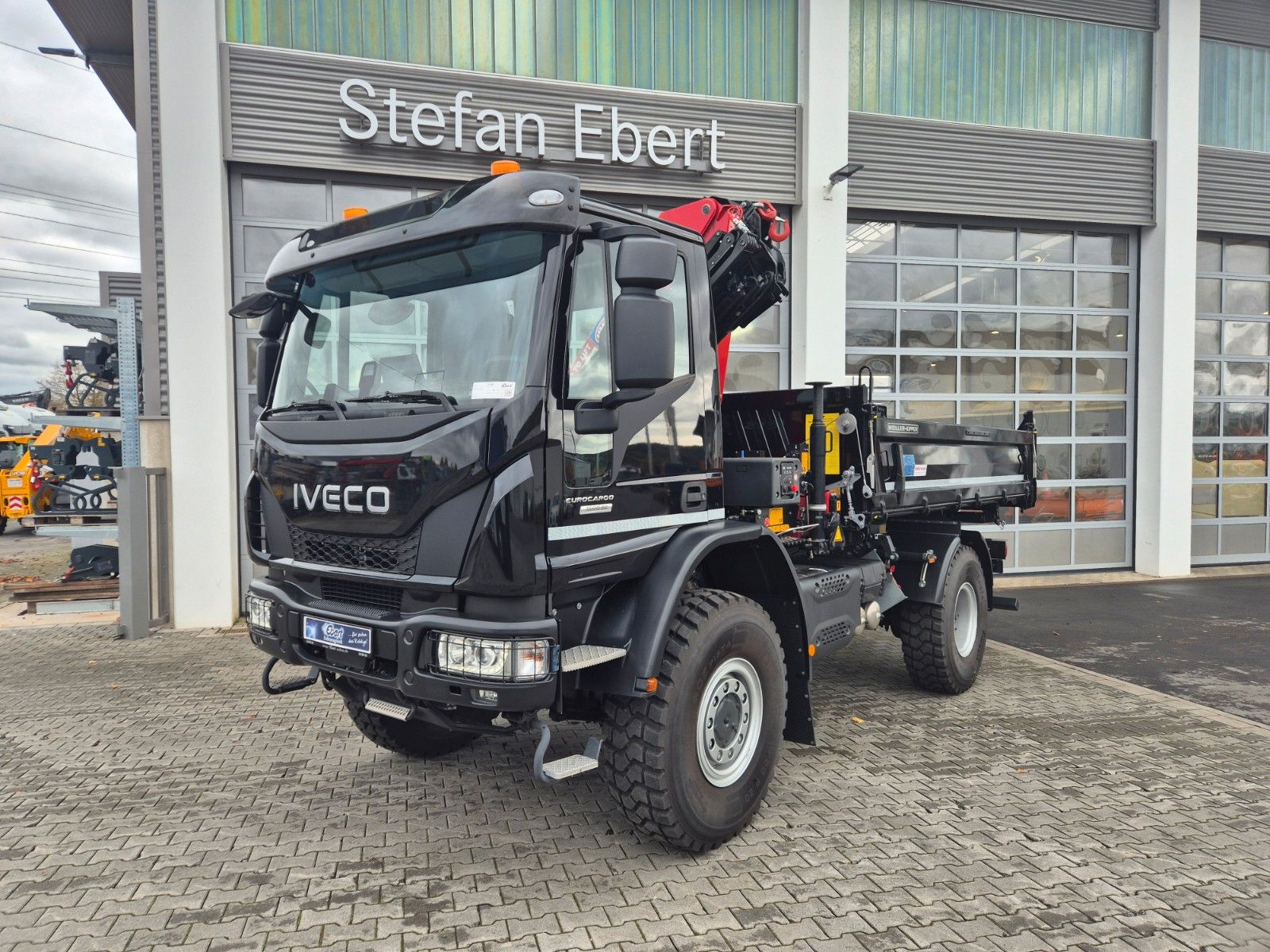 Fahrzeugabbildung Iveco Eurocargo ML150E32WS 4x4 Kran HMF 1130K Funk AHK