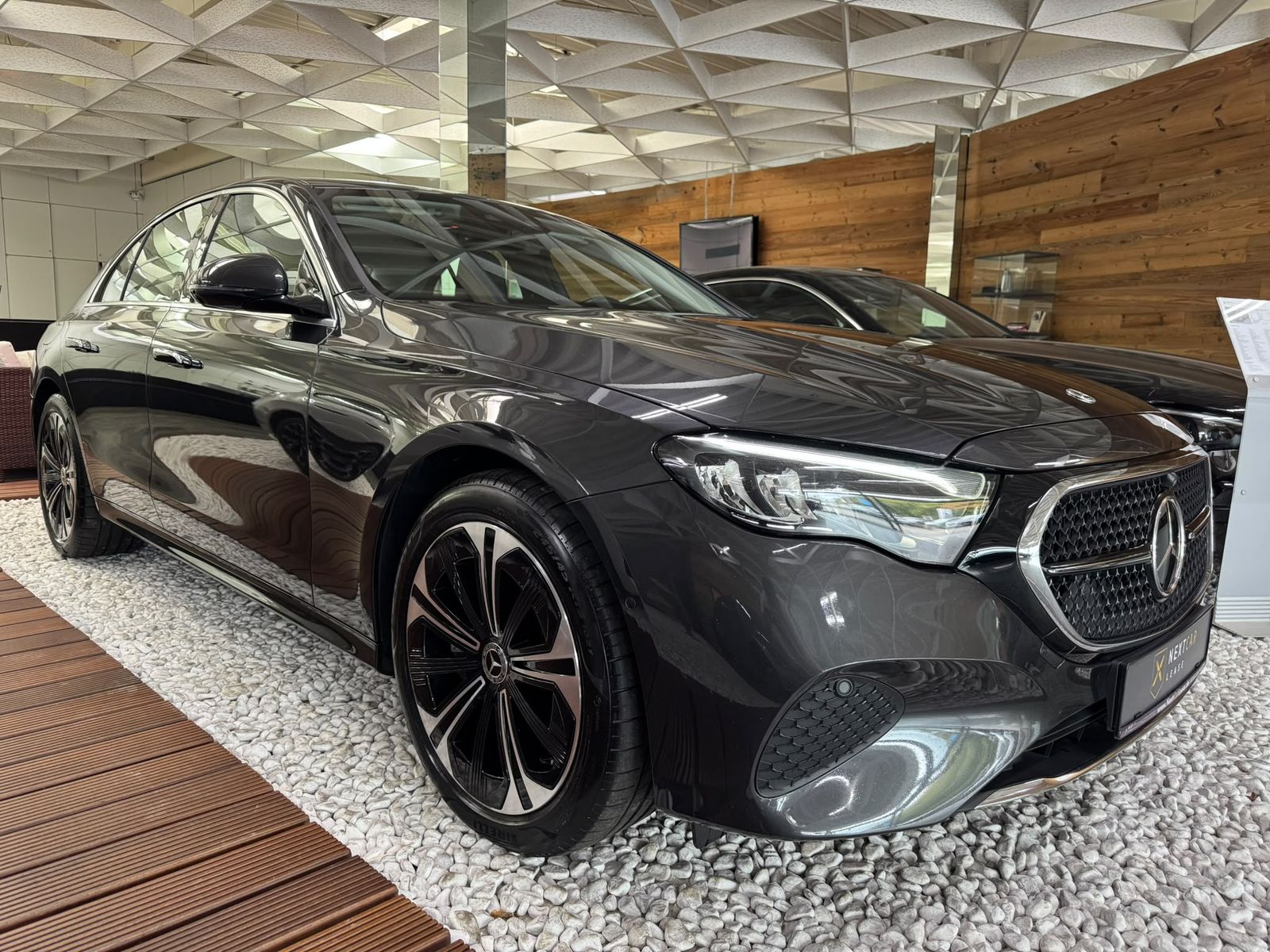 Mercedes-Benz E 300e Avantgarde Spurwechsel 360° foto 3