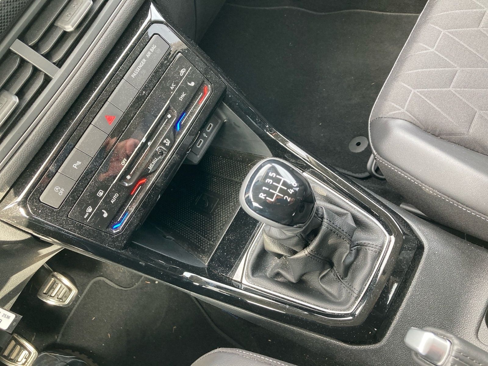 Volkswagen T-Cross - Bild 14