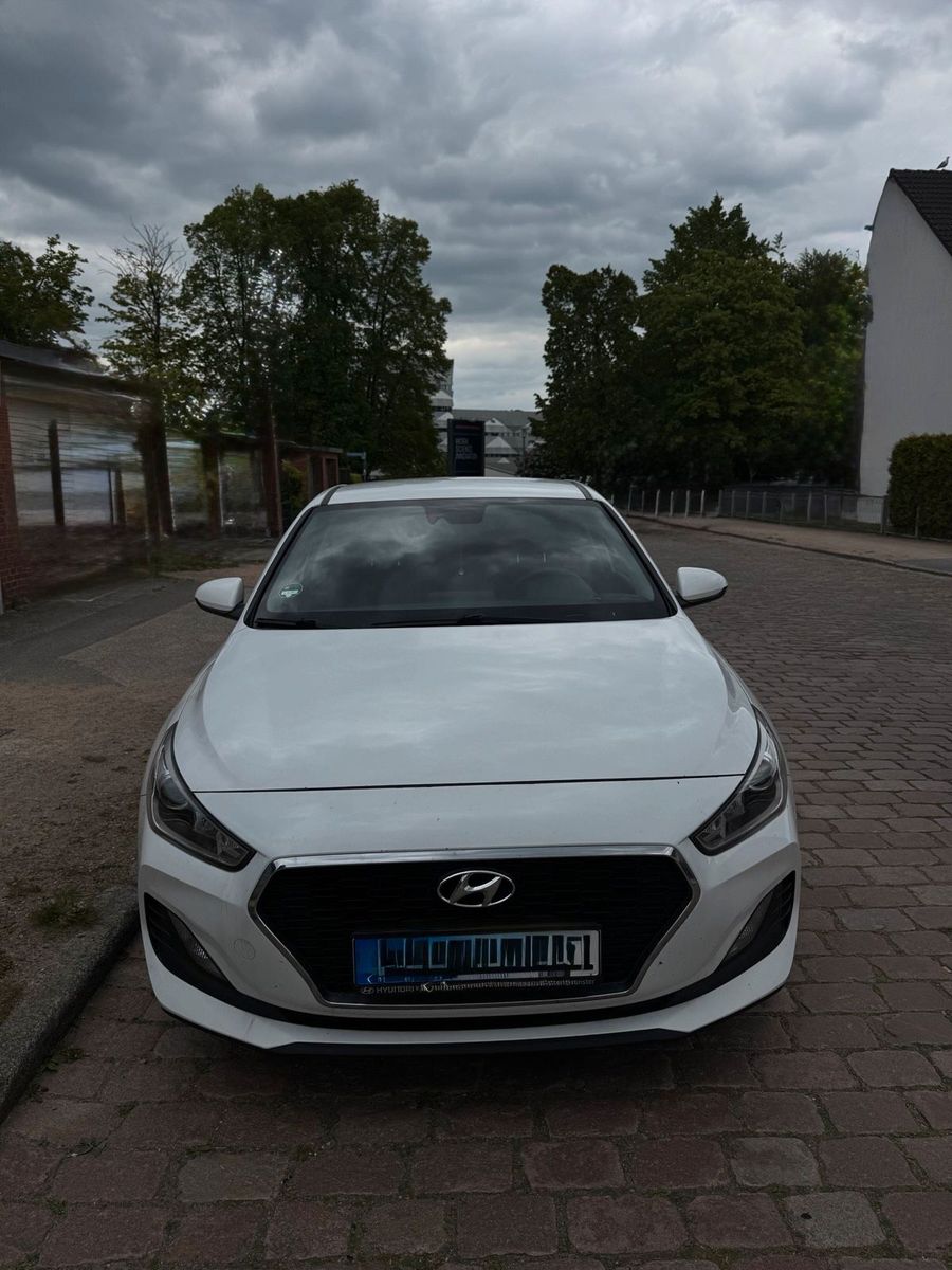 HYUNDAI i30