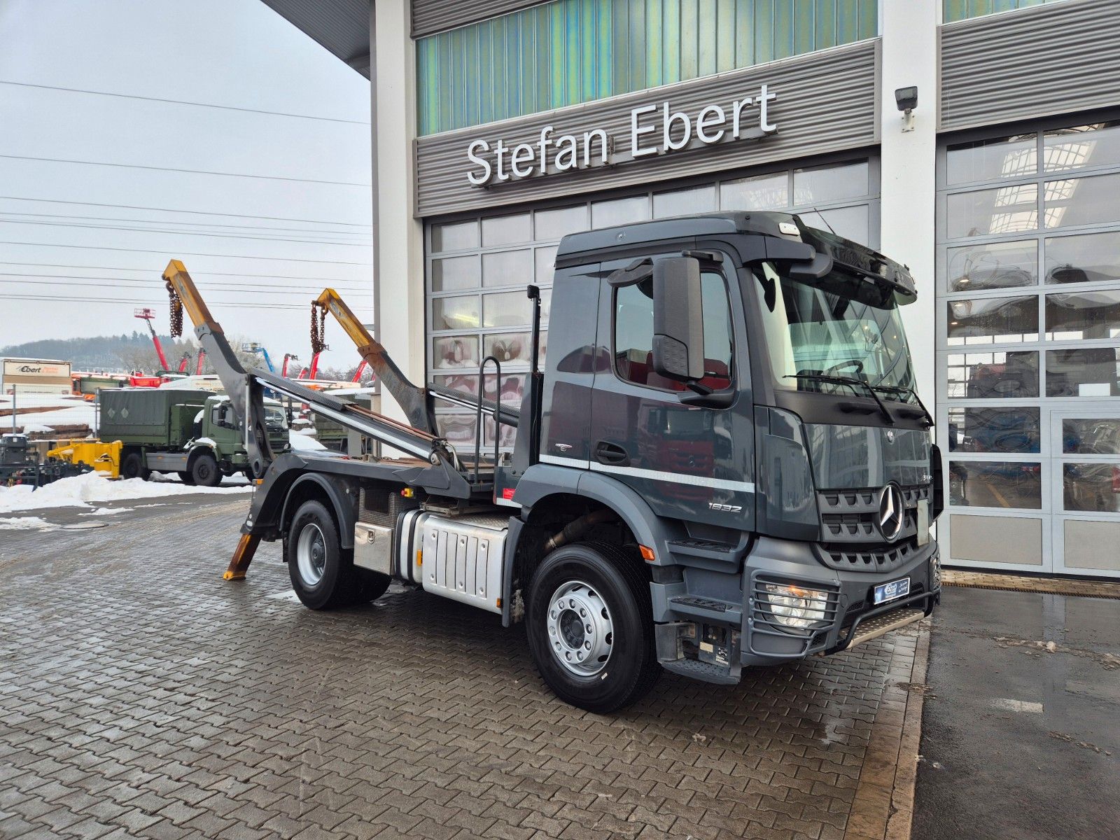 Fahrzeugabbildung Mercedes-Benz Arocs 1832 K 4x2 Palfinger PST14 TEC-25 Funk AHK