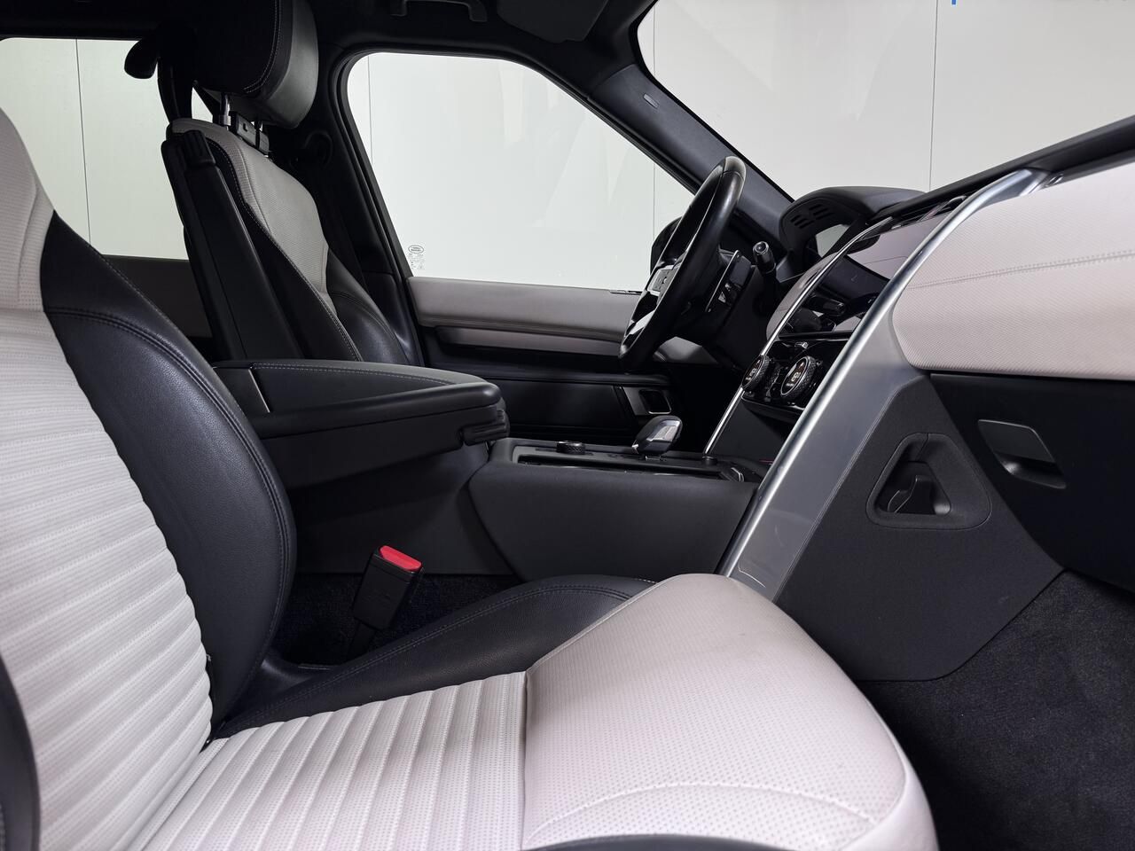 Land Rover Discovery 3.0d AWD - 7pl - R-Dynamic - Topstaat! imagem 2