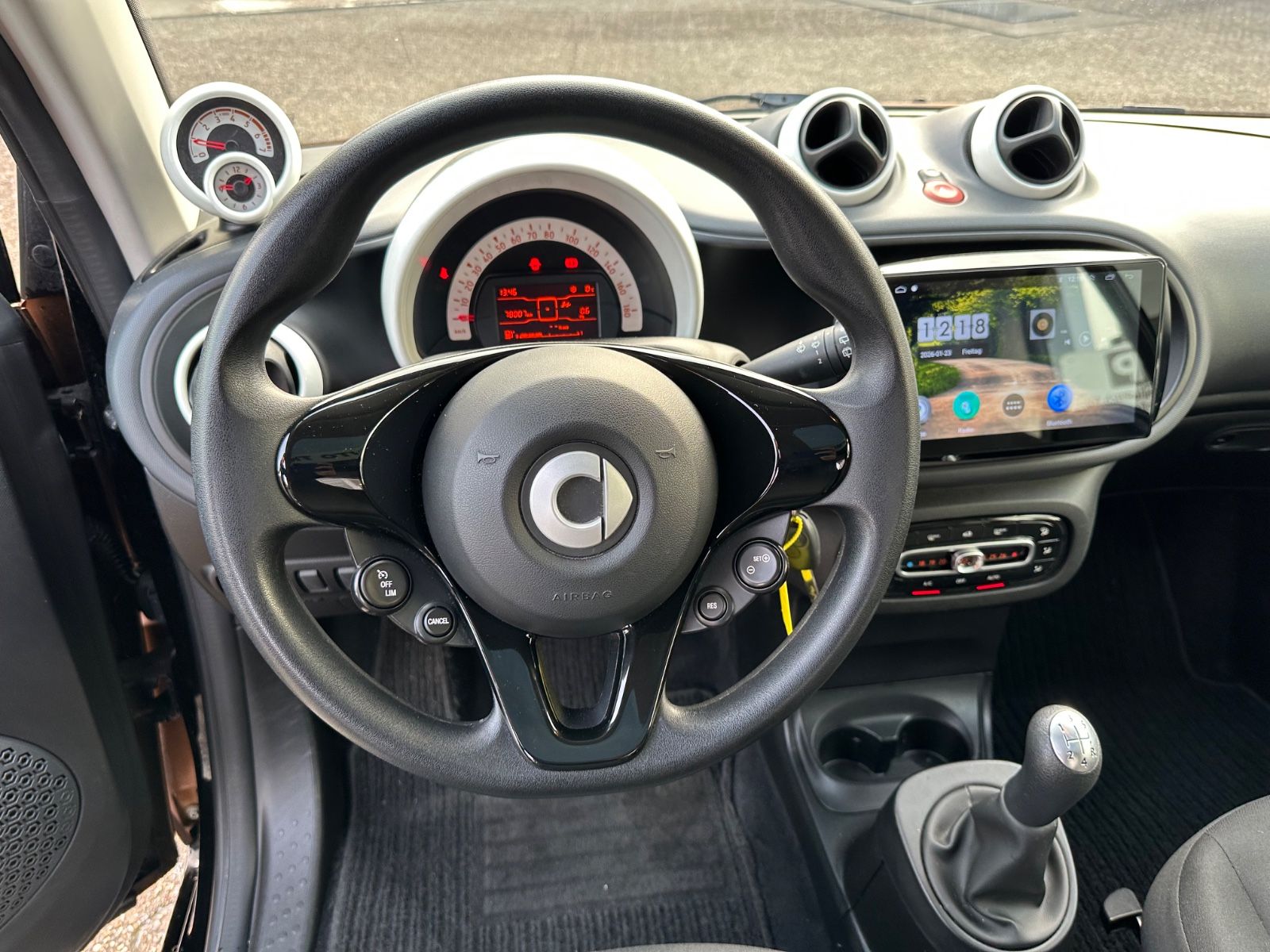 Fahrzeugabbildung Smart ForTwo coupe Pano/SHZG/GJR/Audio/hazelbrown